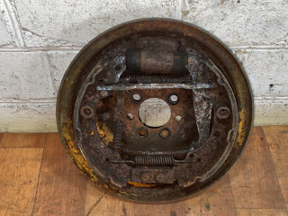 защитный кожух тормозного механизма Volkswagen Golf 3 поколение 1995