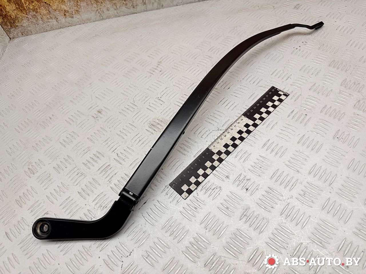 щеткодержатель (поводок стеклоочистителя, дворник) Jeep Cherokee 5 поколение 2016, 2.0 л., EBT, дизель, АКПП, внедорожник 5 дв. - фото №1