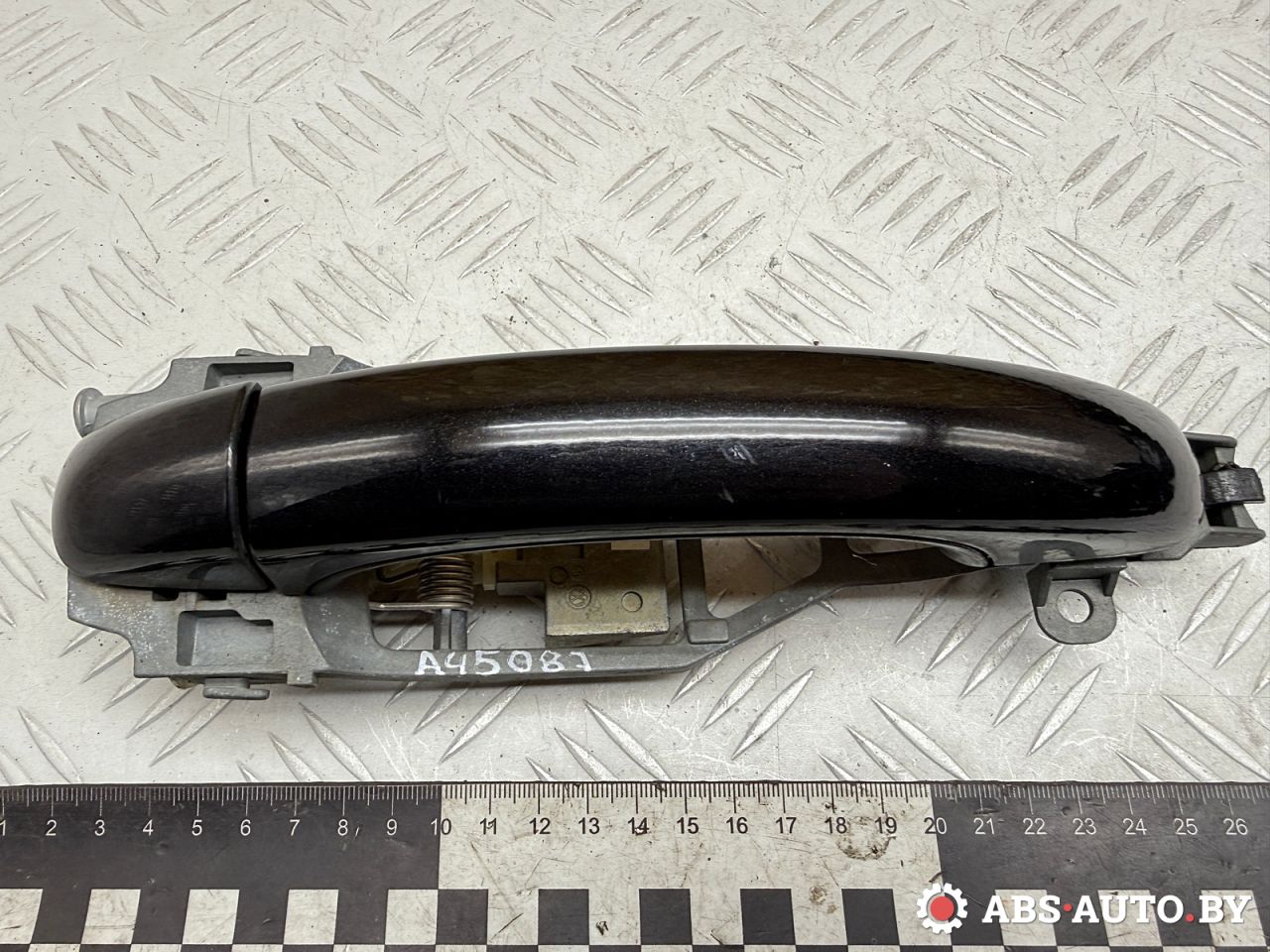 ручка наружная задняя правая Volkswagen Touareg 1 поколение 2006, 3.0 л., BKS, дизель, АКПП, внедорожник 5 дв., полный привод, 7L0839886A - фото №1