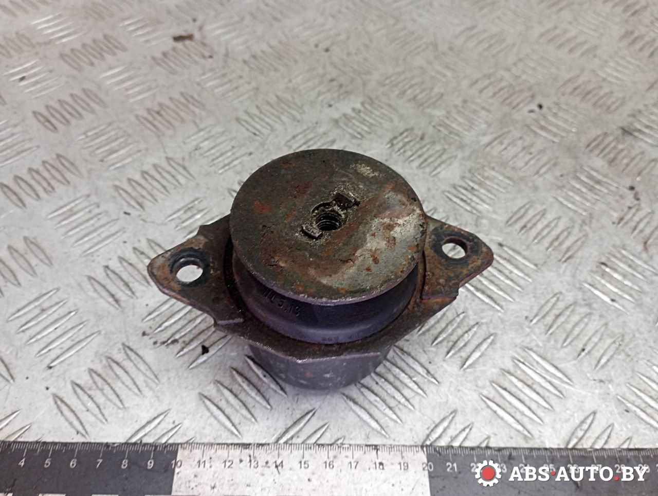 подушка крепления двигателя Volkswagen Passat B4 1996, 1.9 л., дизель, 357199402C, 357199402A - фото №1