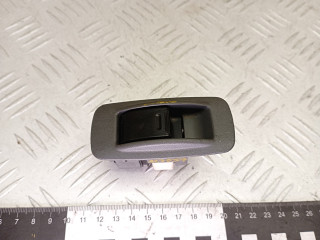 кнопка стеклоподъемника двери задней правой Toyota RAV4 2 поколение (XA20) 2003, 2.0 л., 1CD-FTV, дизель, МКПП, внедорожник 5 дв.