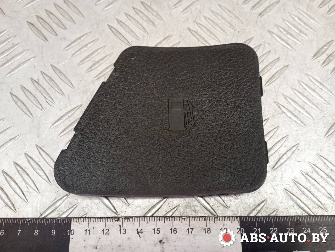 пластик Kia Sorento 2 поколение 2010, 2.2 л., дизель, МКПП, полный привод, правый руль, 857372P000 - фото №1