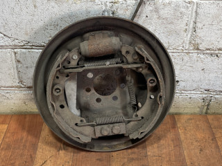 защитный кожух тормозного механизма Volkswagen Golf 3 поколение 1995