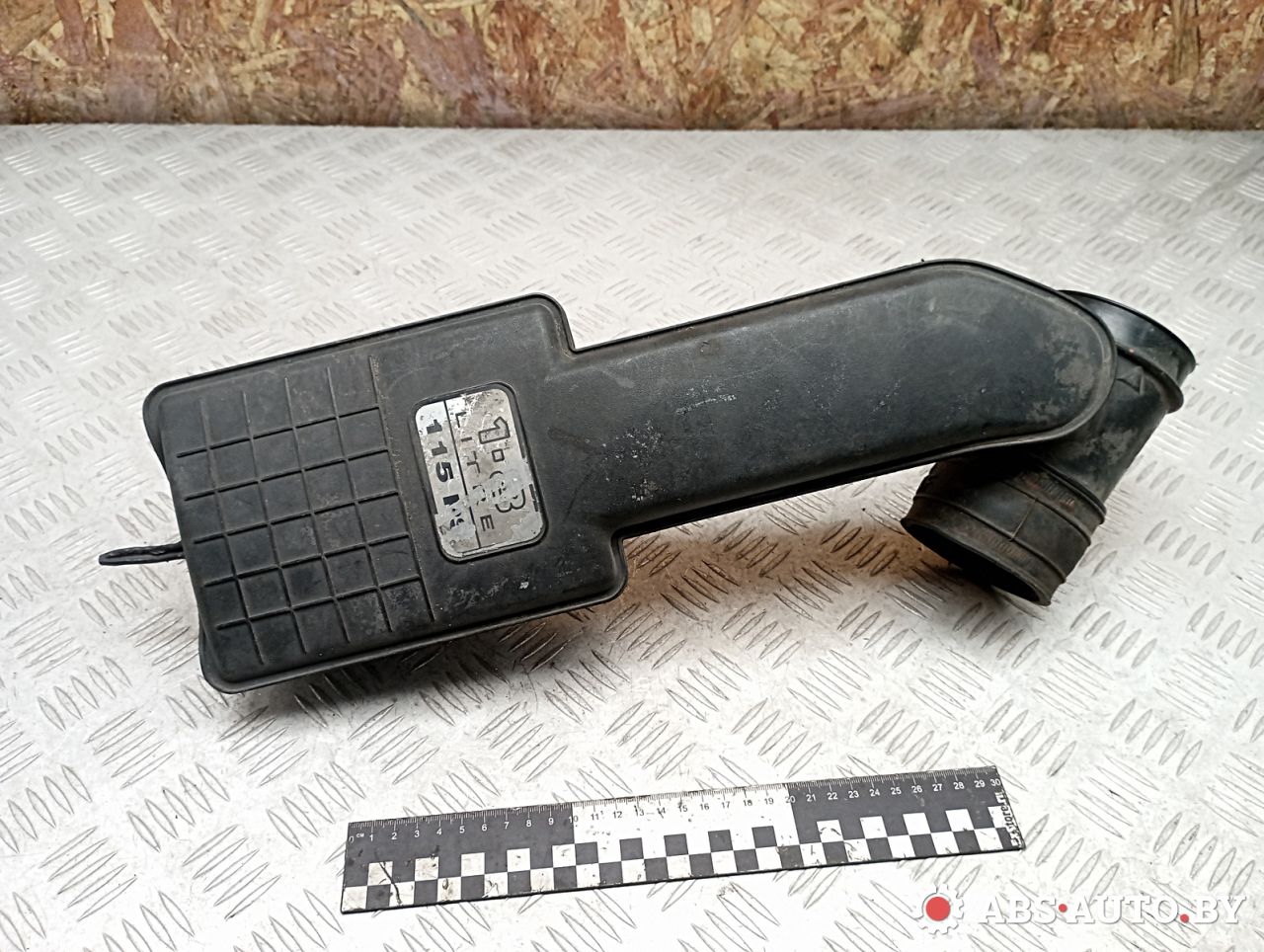 резонатор воздушного фильтра Ford Mondeo 1 поколение 1994, 1.8 л., бензин, 93BB9F763DH, 93BB9C690AA, 93BB9C623HA - фото №1