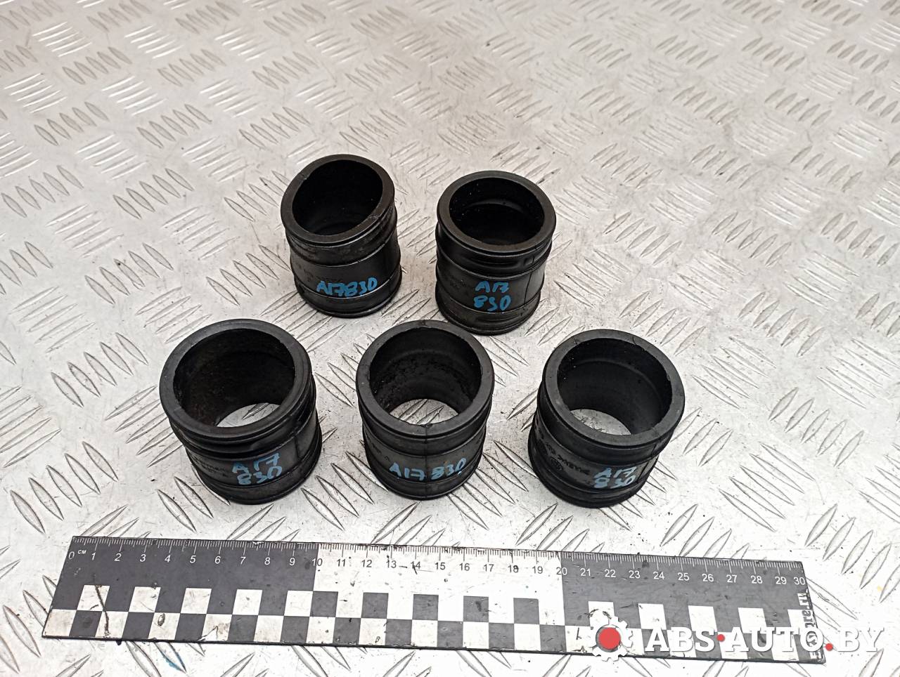 патрубок интеркулера Volkswagen Golf 4 поколение 2000, 1.9 л., дизель, 1J0129627A - фото №1