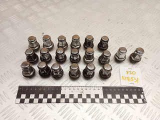 гайка колесная Toyota RAV4 2 поколение (XA20) 2003, 2.0 л., 1CD-FTV, дизель, МКПП, внедорожник 5 дв.