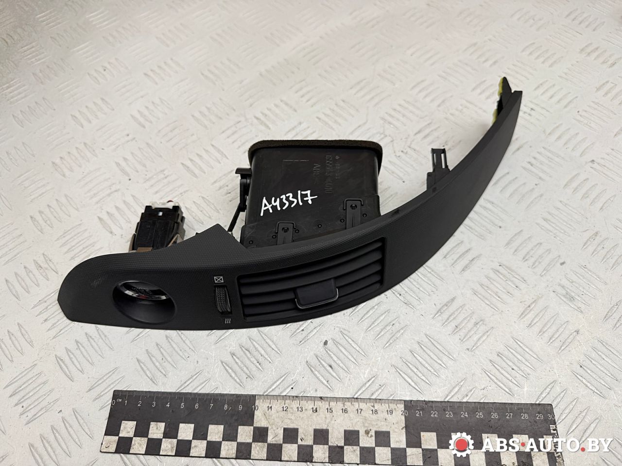 дефлектор обдува салона Toyota Corolla Verso 2 поколение AR10 2004, 2.0 л., 1CD-FTV, дизель, МКПП, минивэн, 6556434010, 5567064010, 5568064020 - фото №1