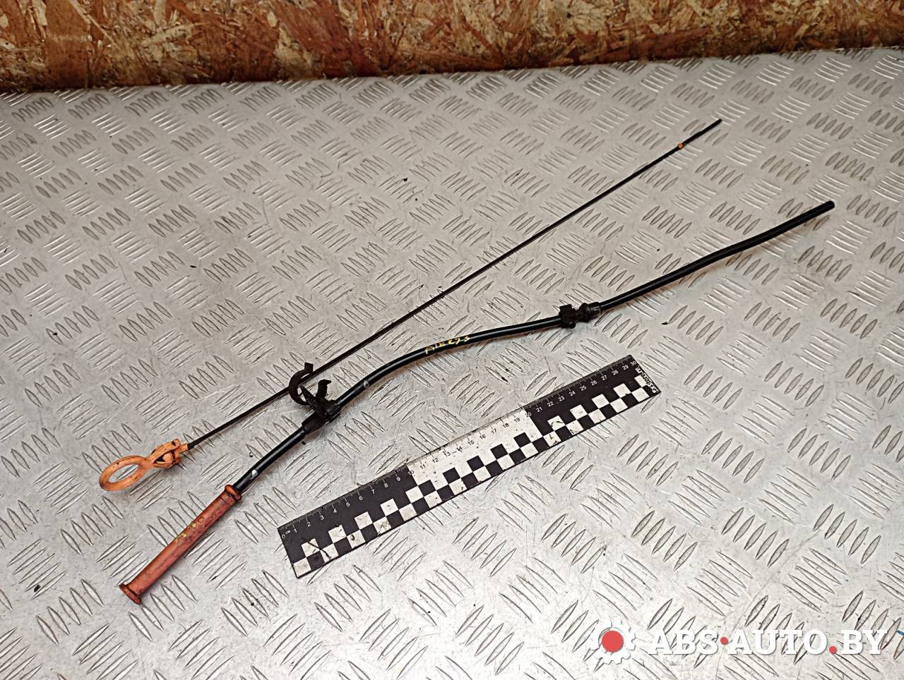 щуп двигателя Volkswagen Golf 4 поколение 2002, 1.4 л., бензин, 030115636A, 030115611M - фото №1