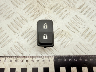 кнопка центрального замка Volvo V50 1 поколение [рестайлинг] 2008, 2.4 л., B 5244 S4, бензин, МКПП, универсал, 30773333, 30773334, 0665832