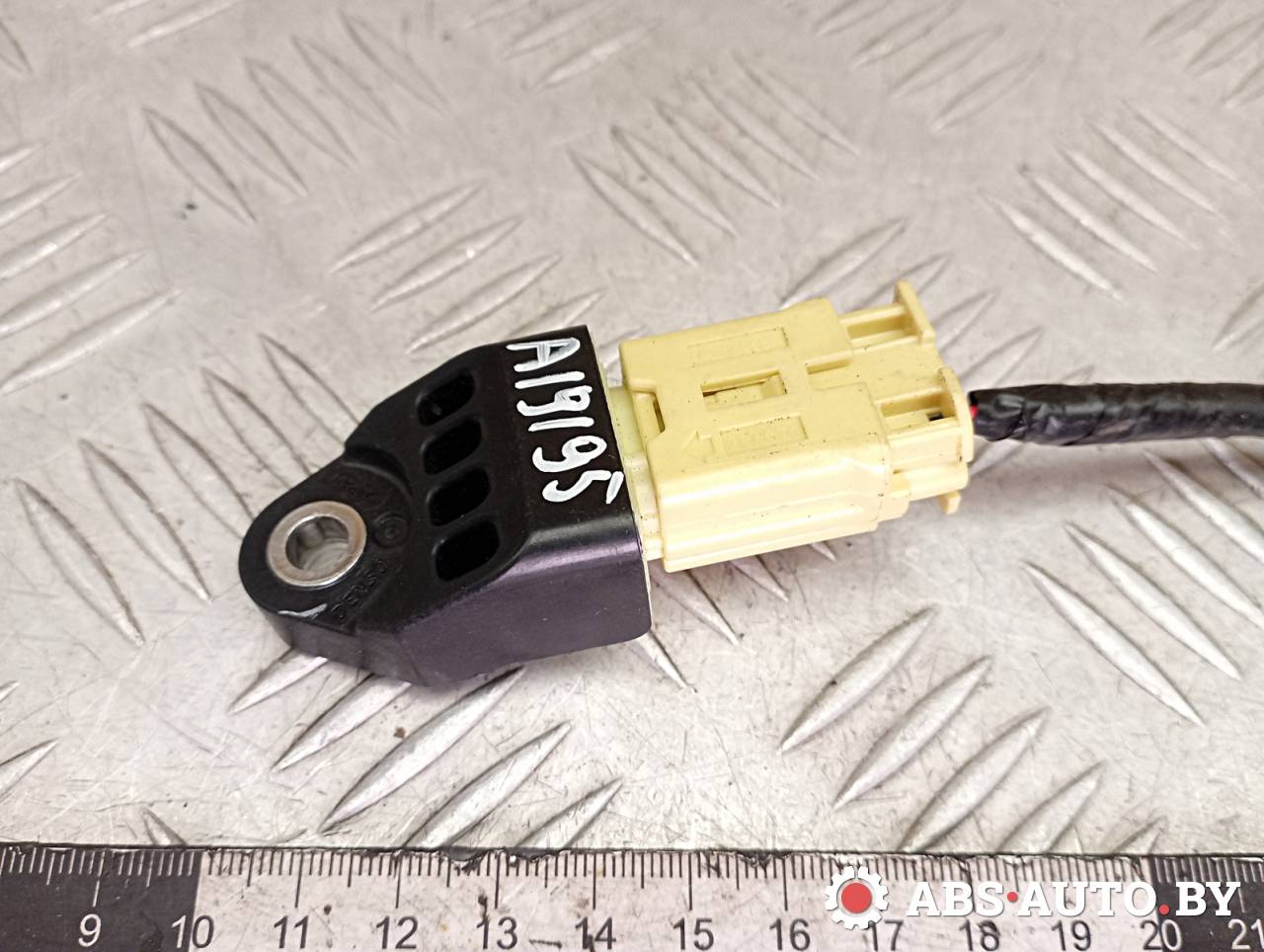 датчик удара Toyota RAV4 3 поколение (XA30) 2008, 2.2 л., D-4D, 2AD-FTV, дизель, МКПП, внедорожник 5 дв., 8983133020 - фото №1