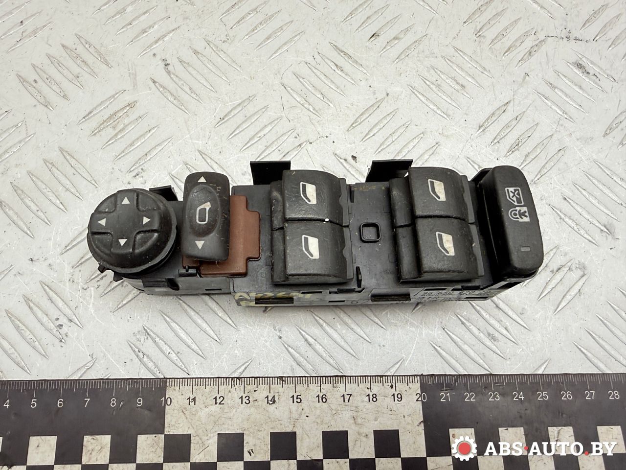 блок управления стеклоподъемниками Peugeot 3008 1 поколение 2012, 1.6 л., 9HR (DV6C), дизель, робот, 96650620ZD, 30170358 - фото №1