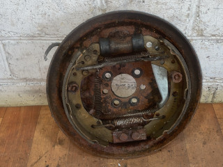 защитный кожух тормозного механизма Volkswagen Golf 3 поколение 1995