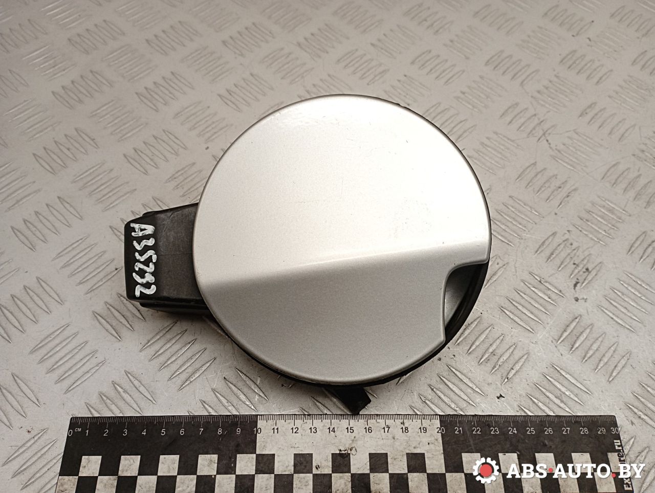 лючок топливного бака Peugeot 5008 1 поколение 2013, 1.6 л., дизель, робот, правый руль, 9684078380 - фото №1