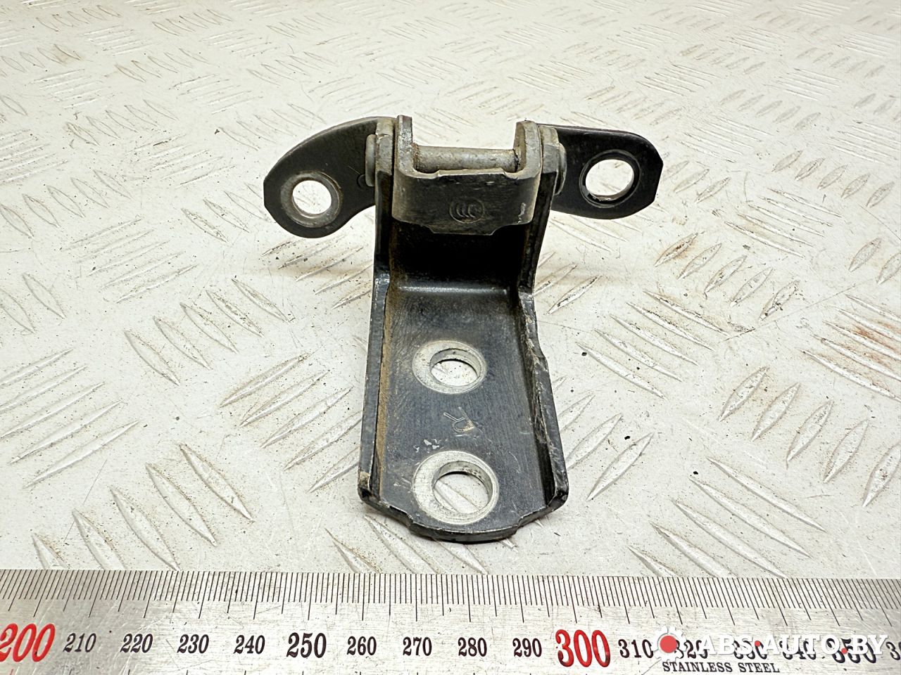 петля двери Toyota RAV4 3 поколение (XA30) 2007, 2.2 л., 2AD-FTV, дизель, МКПП, внедорожник 5 дв., 6877052031 - фото №1