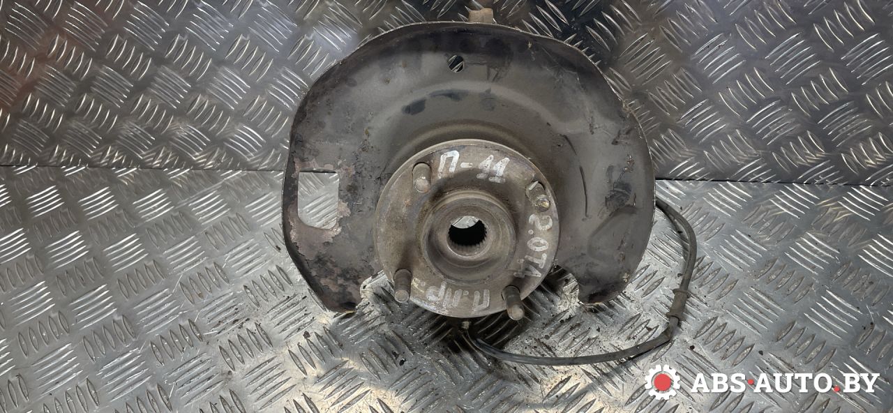 ступица передняя правая Nissan Primera P11 2000, 2.0 л., дизель - фото №1