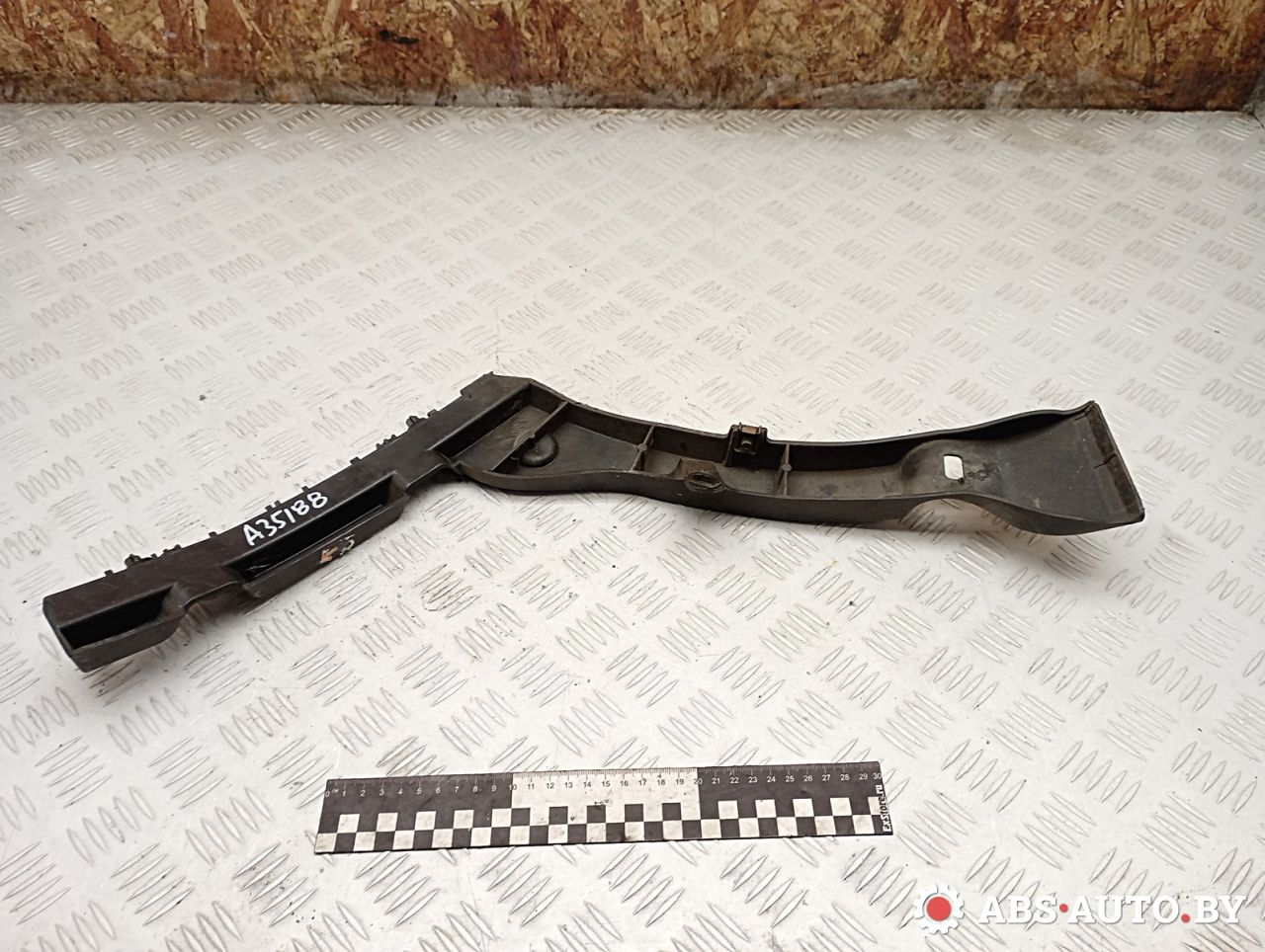 Крепление бампера заднего Peugeot 3008 1 поколение 2012, 1.6 л., дизель, робот, передний привод, правый руль, 9683045680 - фото №1