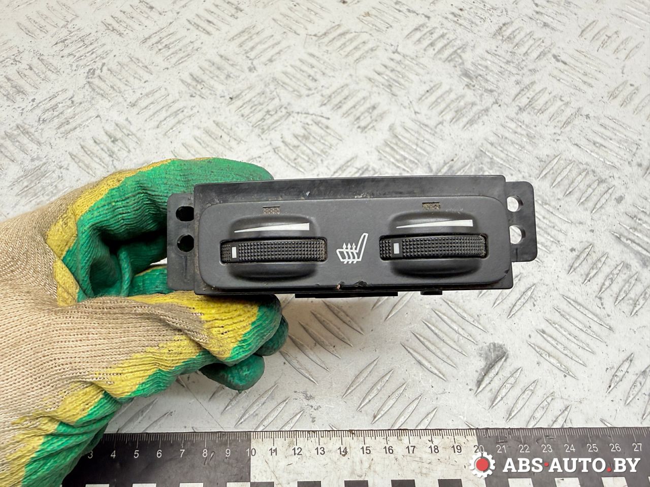 кнопка обогрева сидений Toyota Avensis 2 поколение (T250) 2006, 2.0 л., 1CD-FTV, дизель, МКПП, универсал, 453417, R453417 - фото №1