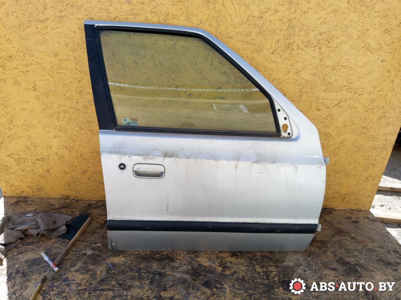 дверь передняя правая Skoda Felicia 1 поколение 1999, 1.4 л., бензин, хетчбэк 5 дв. - фото №1