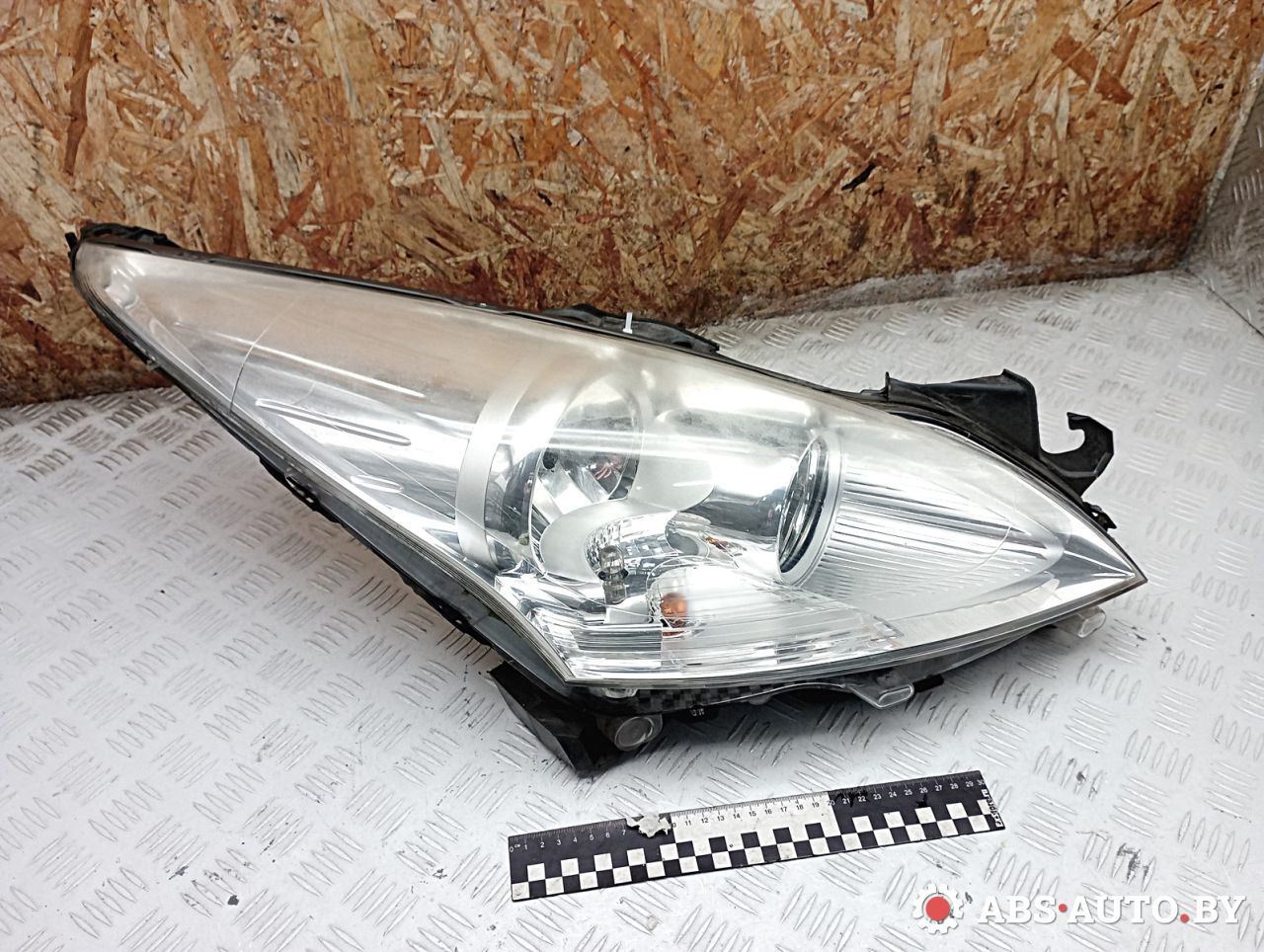 фара правая Peugeot 5008 1 поколение 2013, 1.6 л., дизель, робот, правый руль, 9685472680, 89903107 - фото №1