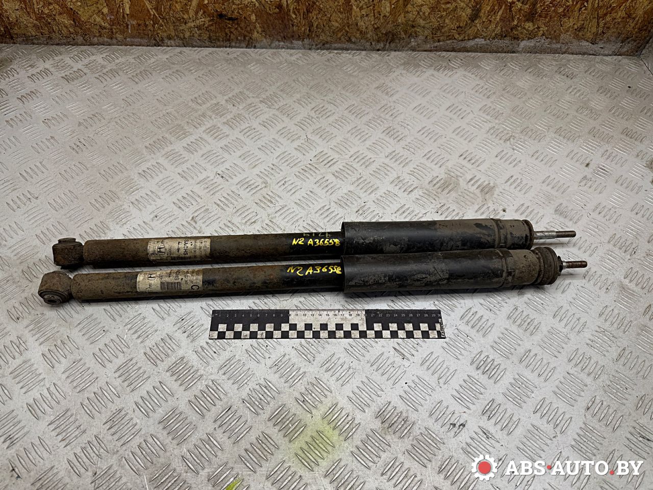 амортизатор задний Honda Civic 8 поколение 2008, 2.2 л., N22A2, дизель, МКПП, хетчбэк 5 дв., правый руль, 52610SMJE051M1, 801402000186, 844902001382 - фото №1