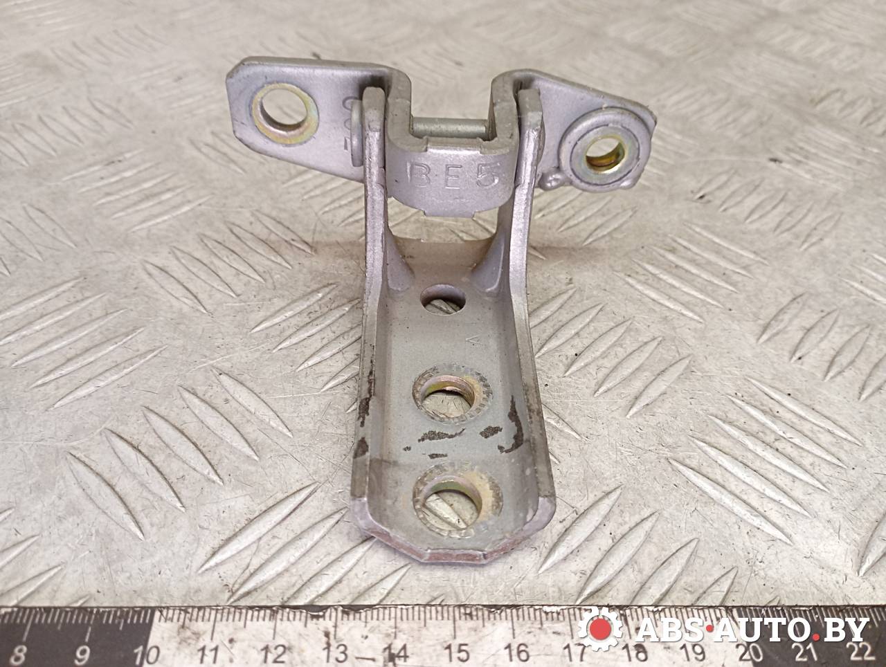 петля двери Mitsubishi Pajero 3 поколение 2002, 3.2 л., дизель, МКПП, внедорожник 3 дв. - фото №1