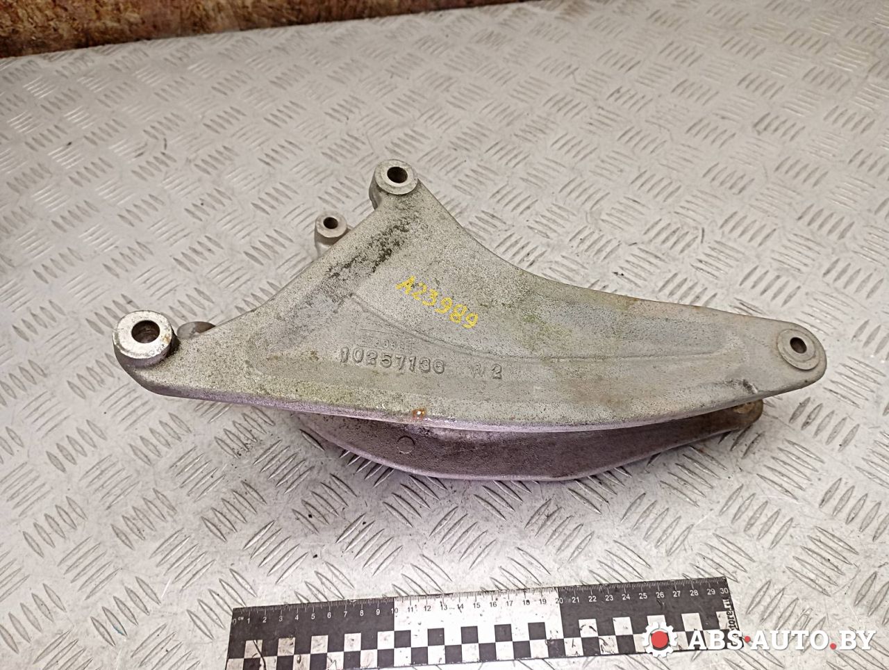 кронштейн двигателя Opel Sintra 1 поколение 1998, 2.2 л., бензин, 10257136 - фото №1