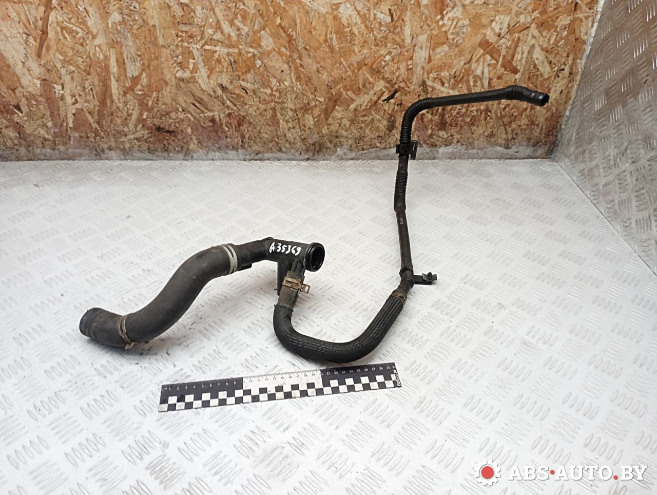 фланец (тройник) системы охлаждения Peugeot 5008 1 поколение 2013, 1.6 л., дизель, робот, правый руль, 9684589080, 9671124980 - фото №1