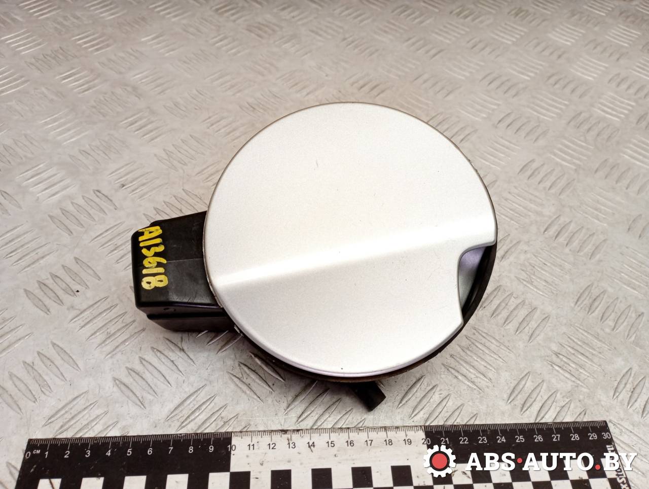 лючок топливного бака Peugeot 5008 1 поколение 2011, 1.6 л., дизель, МКПП, передний привод, 9684078380 - фото №1