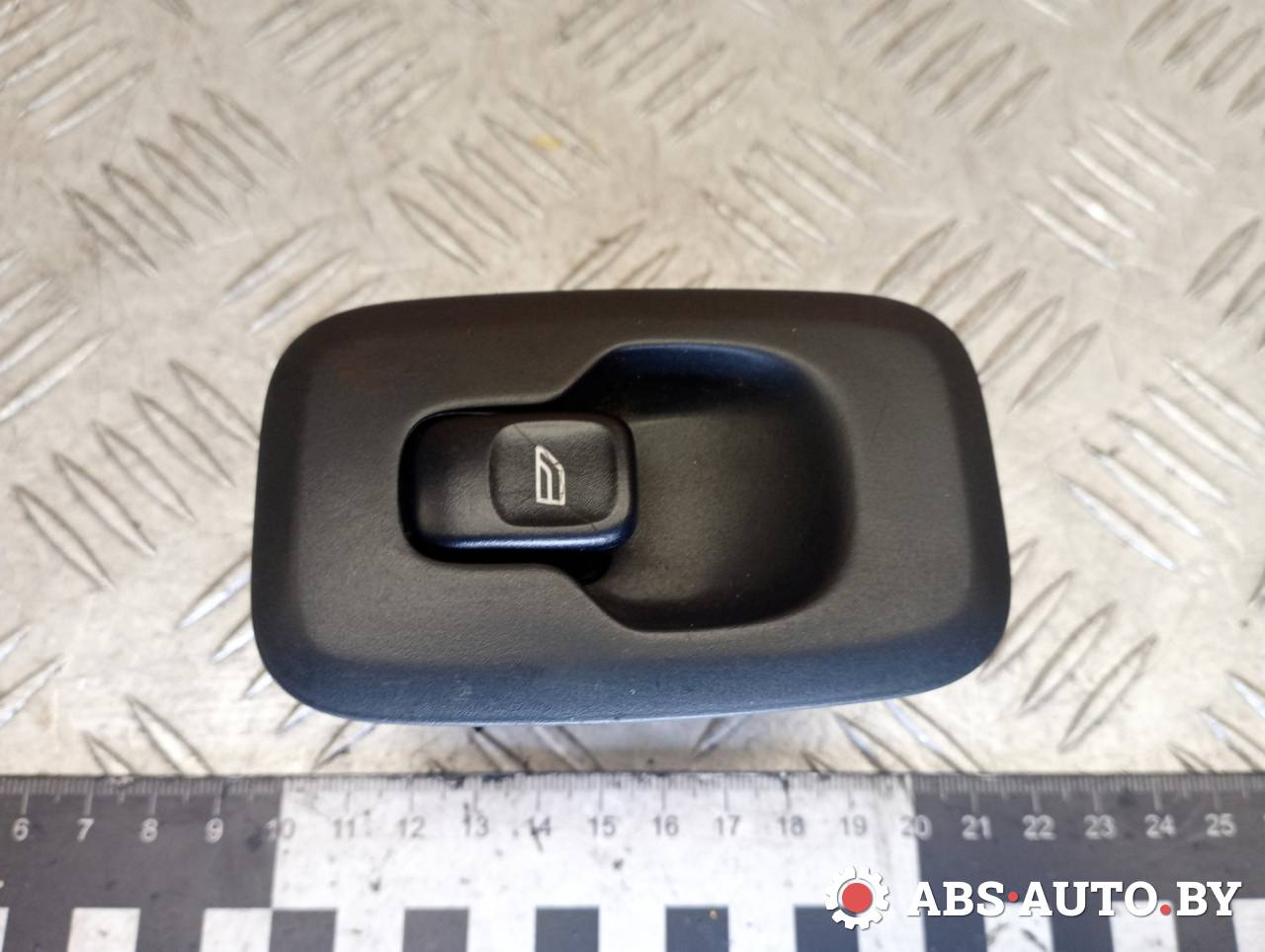 кнопка стеклоподъемника двери задней левой Volvo XC90 1 поколение 2005, 2.4 л., D 5244 T, дизель, МКПП, внедорожник 5 дв., полный привод, правый руль, 30658696, 9401806, 1151640 - фото №1