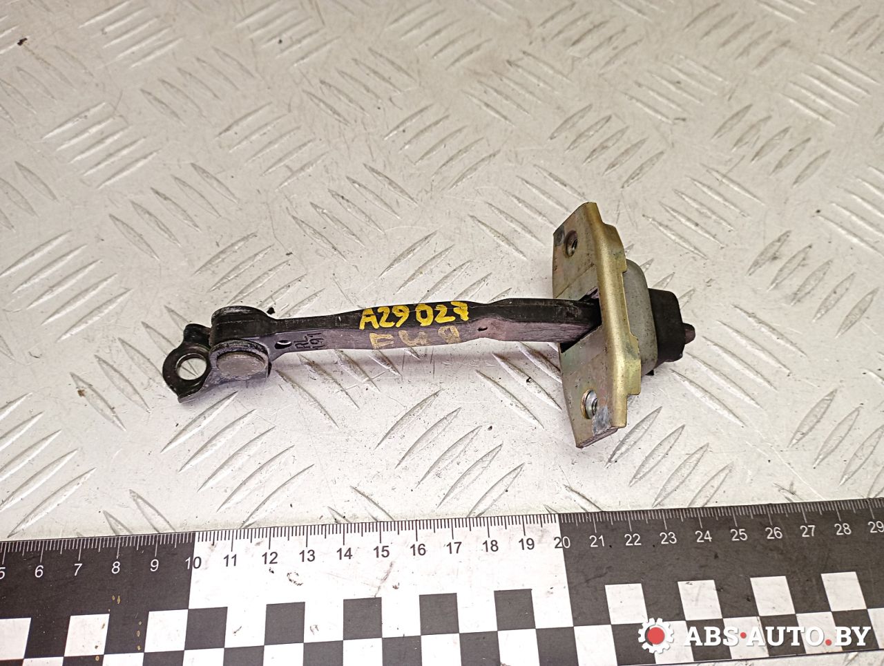 ограничитель открывания двери задней Toyota RAV4 2 поколение (XA20) 2003, 2.0 л., 1CD-FTV, дизель, МКПП, внедорожник 5 дв. - фото №1