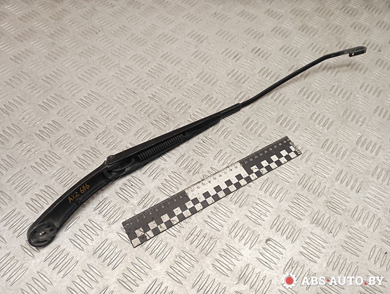 щеткодержатель (поводок стеклоочистителя, дворник) Volkswagen Transporter T5 2007, 7H1955409C - фото №1