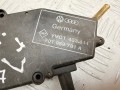 активатор (привод) замка двери Volkswagen Transporter T4 2001, 2.5 л., ACV, дизель, МКПП, микроавтобус, 701959781A - фото №2