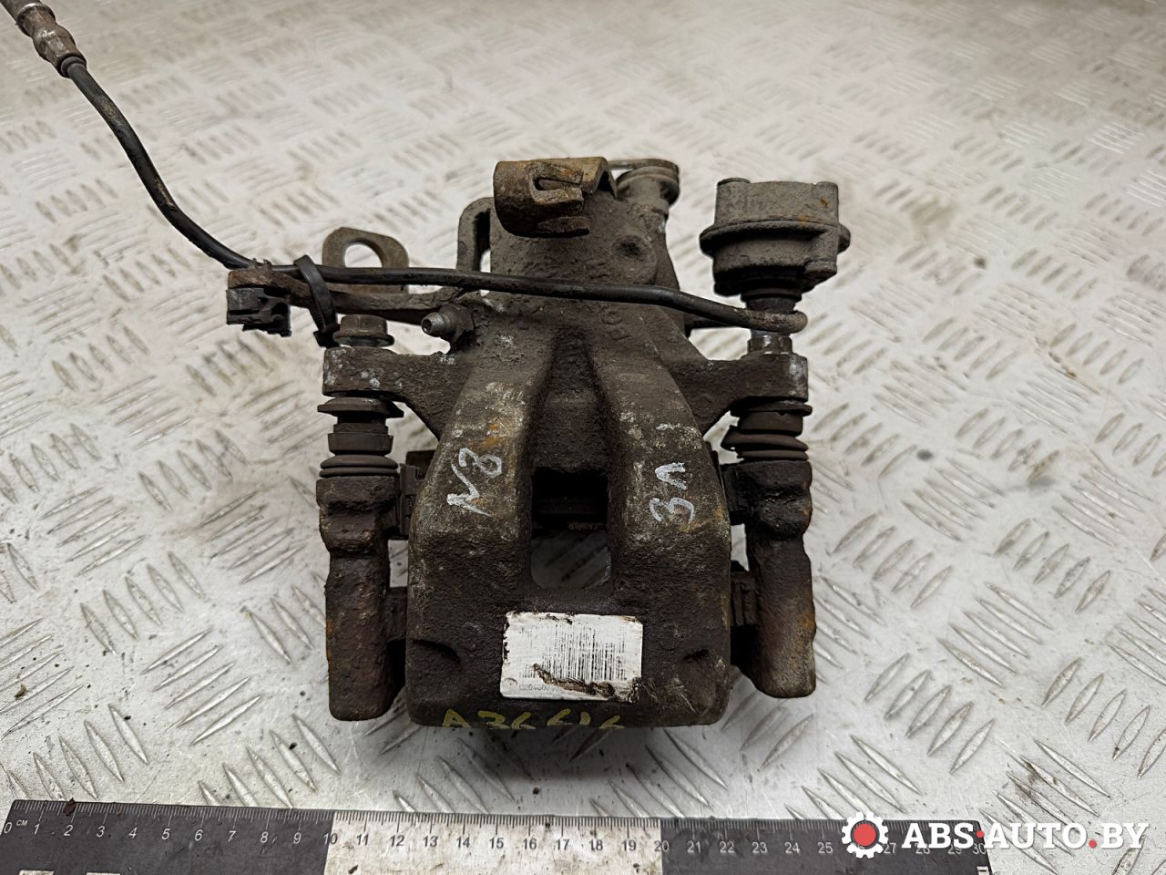 суппорт задний левый Citroen C4 Picasso 1 поколение 2011, 1.6 л., 9HZ (DV6TED4), дизель, правый руль, 24338417915, 0204207082, 0986134000, F61268, BNZ1923ZP, BNZ1923ZW, 1651755880, 4400T7, 4401Q4, 561N10687Z - фото №1