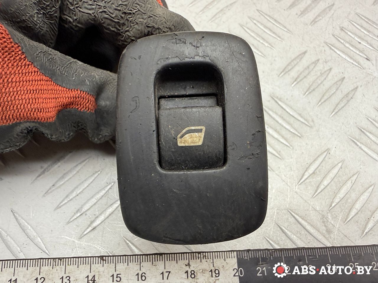 кнопка стеклоподъемника двери Peugeot 207 1 поколение 2006, 1.6 л., 9HZ (DV6TED4), дизель, МКПП, хетчбэк 5 дв., 96548609 - фото №1