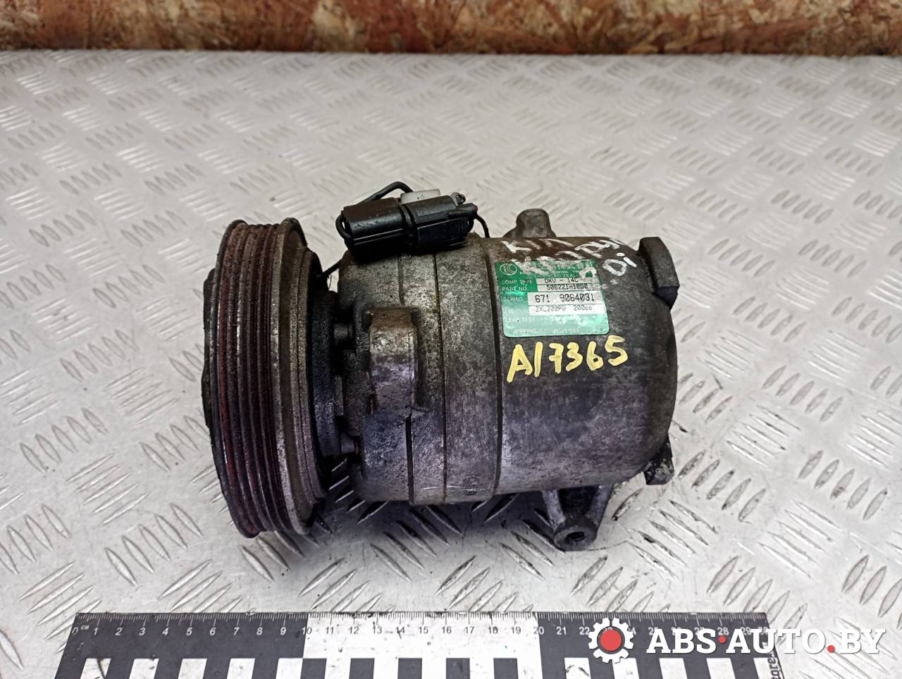 компрессор кондиционера Kia Clarus 1 поколение 1998, 2.0 л., бензин, 5062211860, 5060213230 - фото №1