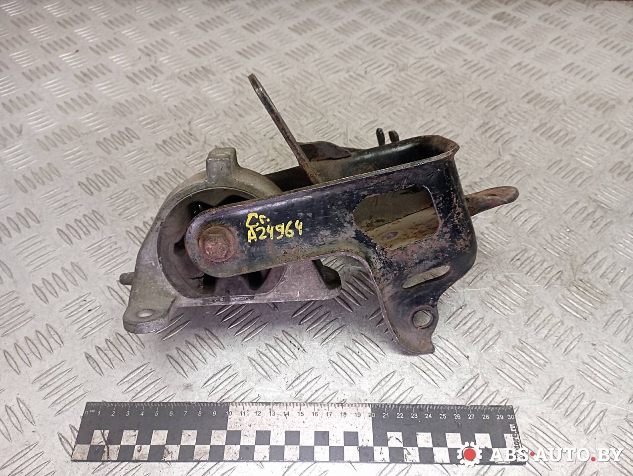 кронштейн двигателя Dodge Caravan 4 поколение 2004, 2.4 л., бензин, 04861411AA, 04861412AA - фото №1