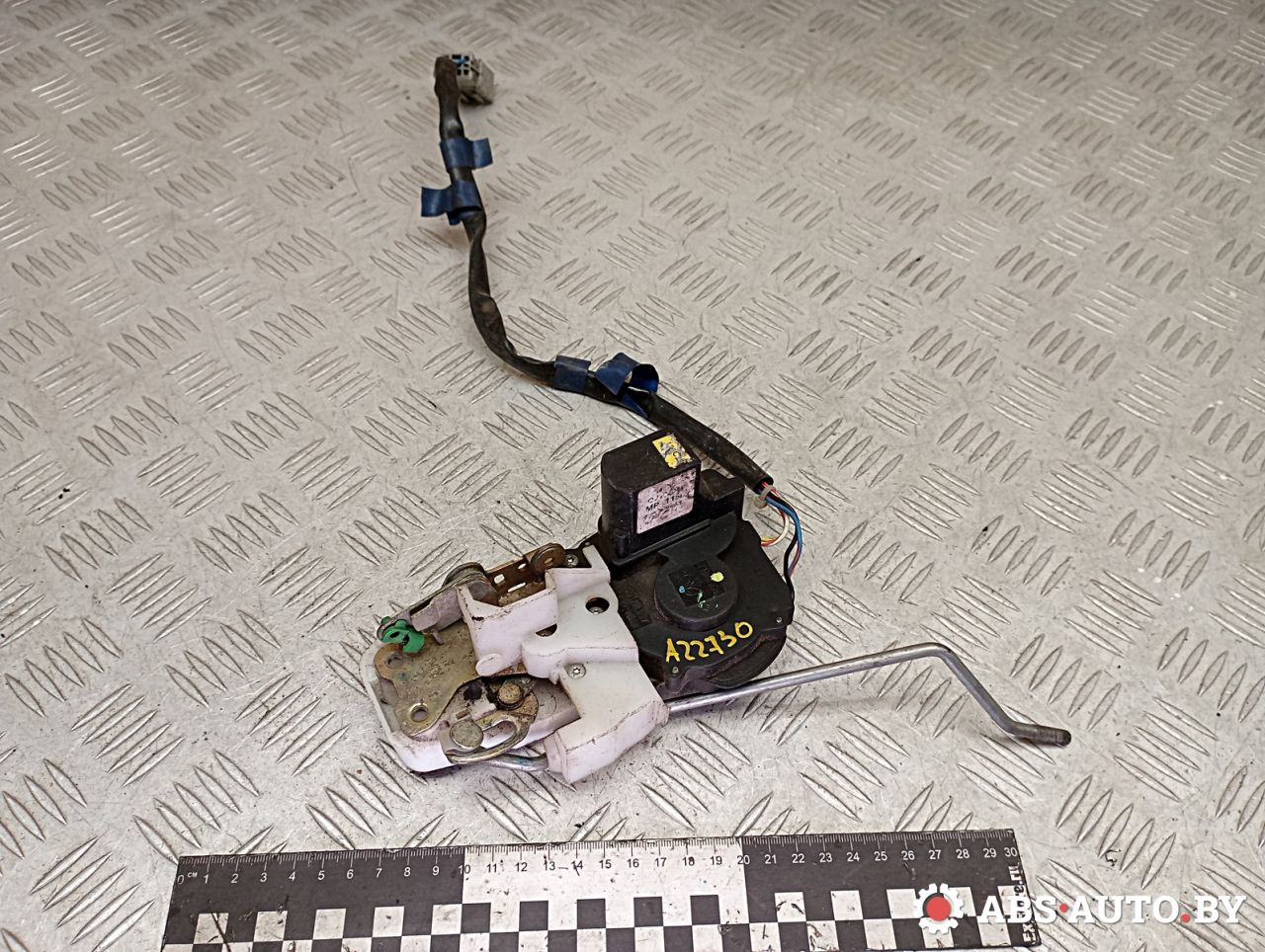 замок двери передней правой Rover 400 Series 2 поколение 1997 - фото №1