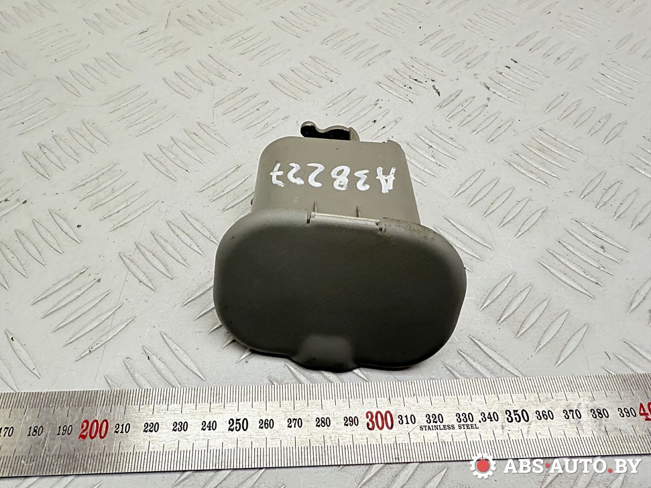 крепление шторки багажника Toyota RAV4 3 поколение (XA30) 2007, 2.2 л., 2AD-FTV, дизель, МКПП, внедорожник 5 дв., 6423442030 - фото №1