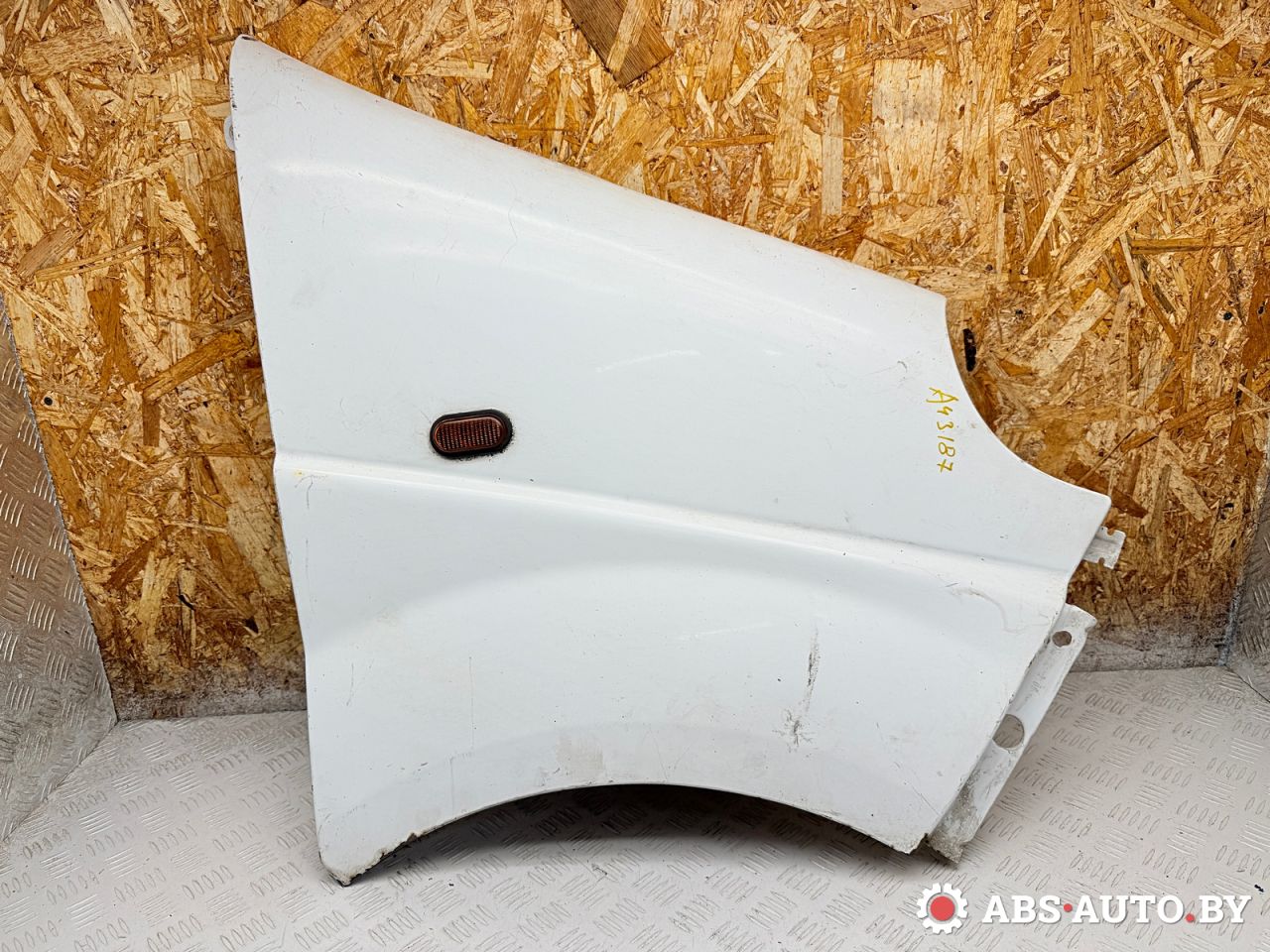 крыло переднее правое Renault Trafic 2 поколение 2003, 1.9 л., F9Q 760, дизель, МКПП, микроавтобус - фото №1