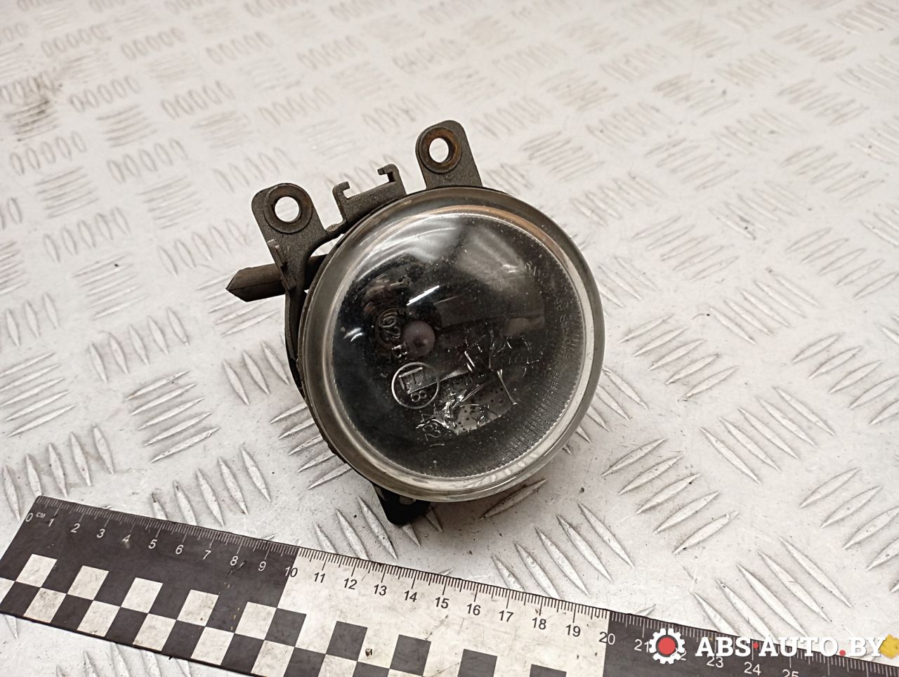 фара противотуманная Citroen C4 Picasso 1 поколение 2011, 1.6 л., 9HZ (DV6TED4), дизель, правый руль, 9685504980 - фото №1