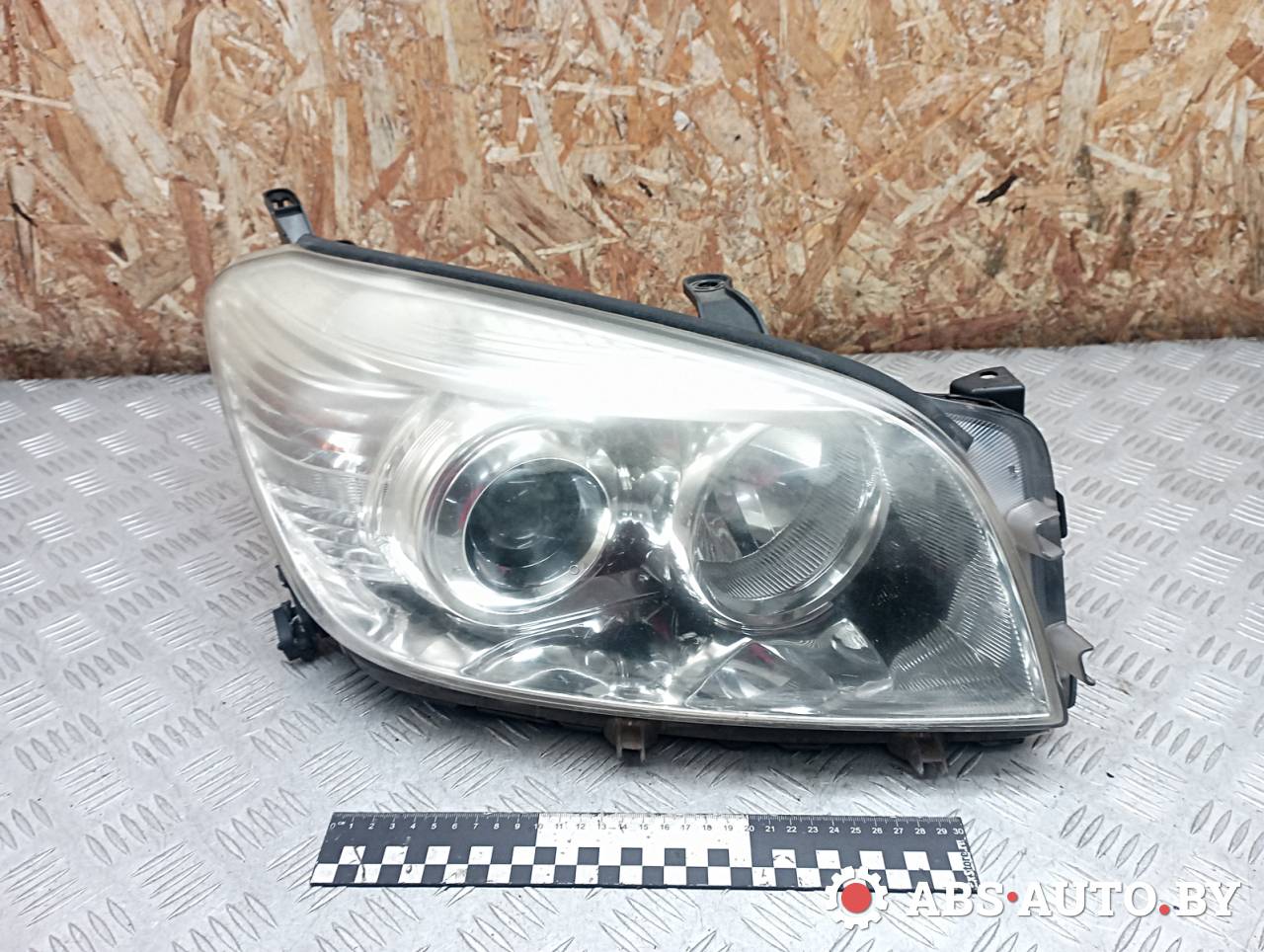 фара правая Toyota RAV4 3 поколение (XA30) 2008, 2.2 л., D-4D, 2AD-FTV, дизель, МКПП, внедорожник 5 дв. - фото №1