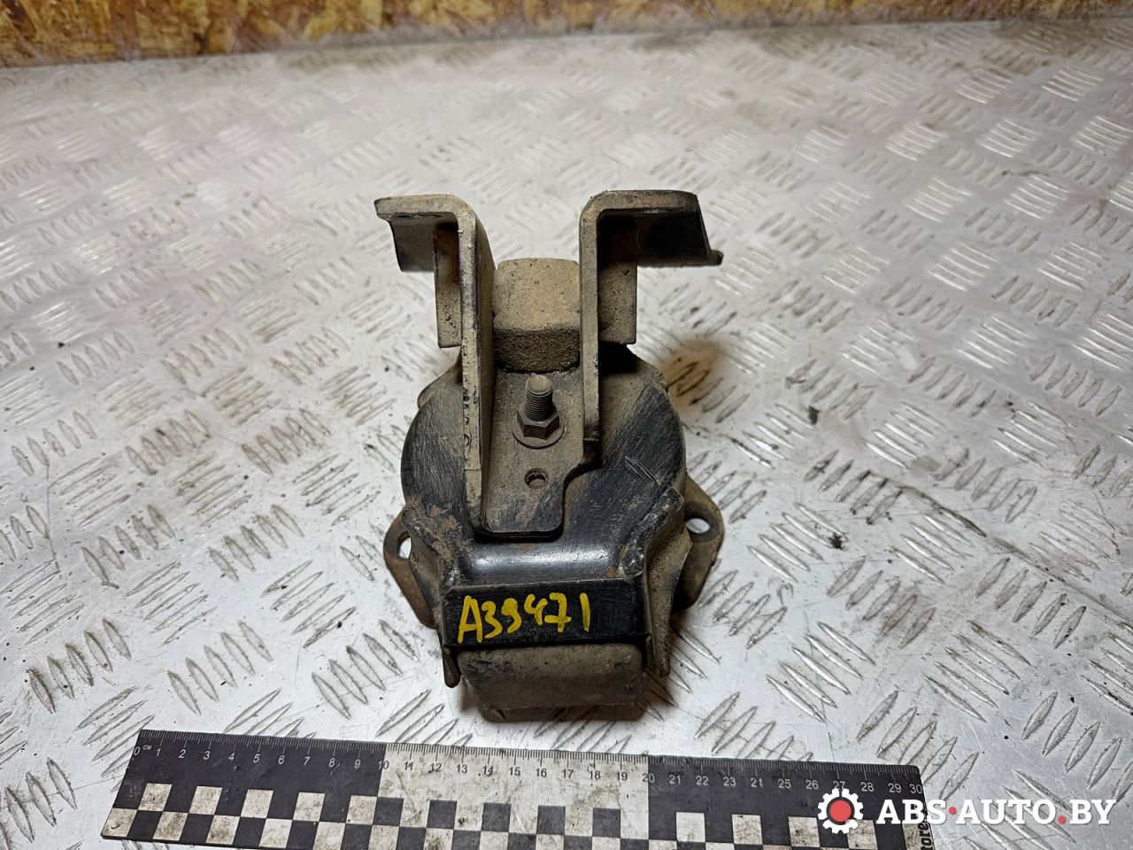 подушка крепления двигателя Mitsubishi Pajero 3 поколение 2002, 3.2 л., дизель, МКПП, внедорожник 3 дв., полный привод, MR554231, MR374898 - фото №1