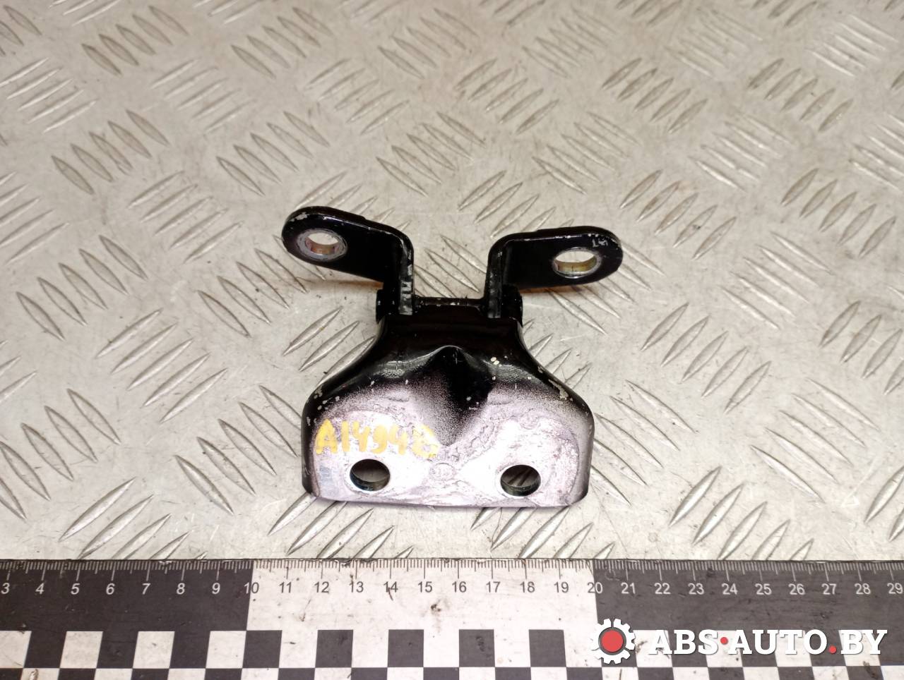 петля двери Kia Sorento 2 поколение 2010, 2.2 л., дизель, МКПП, полный привод, правый руль - фото №1