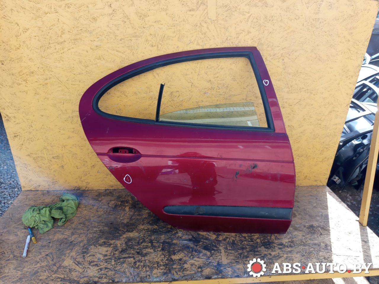 дверь задняя правая Renault Megane 1 поколение 1997, 1.4 л., бензин, МКПП, хетчбэк 5 дв. - фото №1