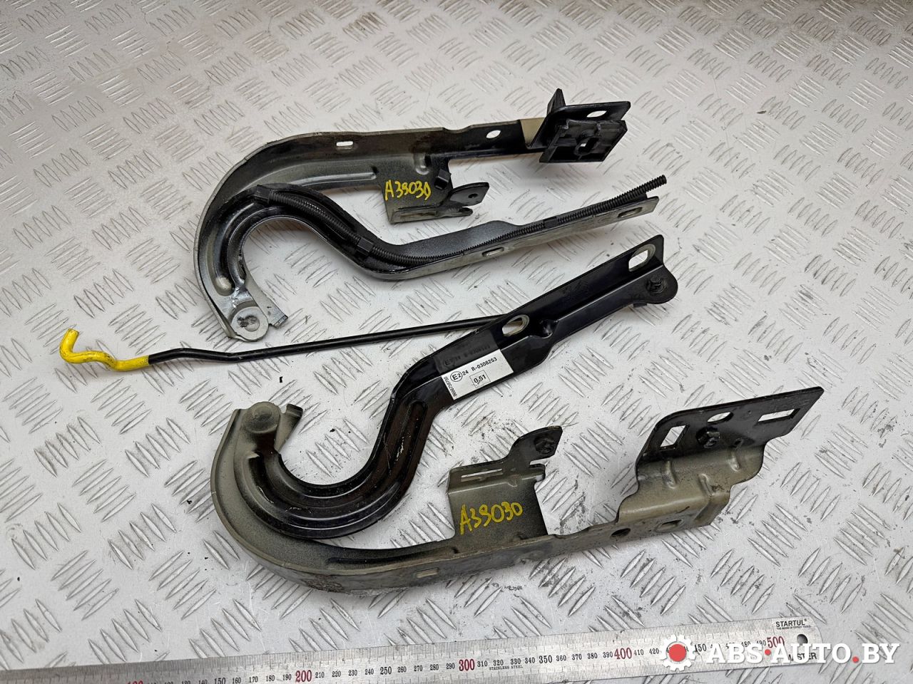 петля капота Peugeot 3008 1 поколение 2011, 2.0 л., RHH (DW10CTED4), дизель, робот, 9682599080, 9682598980 - фото №1