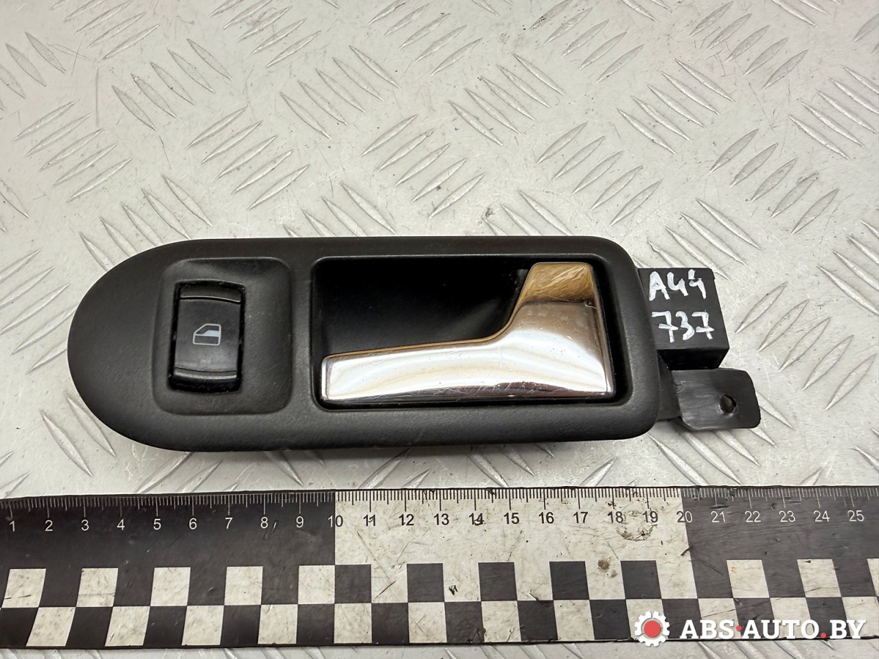 ручка внутренняя передняя правая Volkswagen Bora 1 поколение 2000, 1.9 л., дизель, МКПП, седан, 3B1837114, 3B0959855B - фото №1