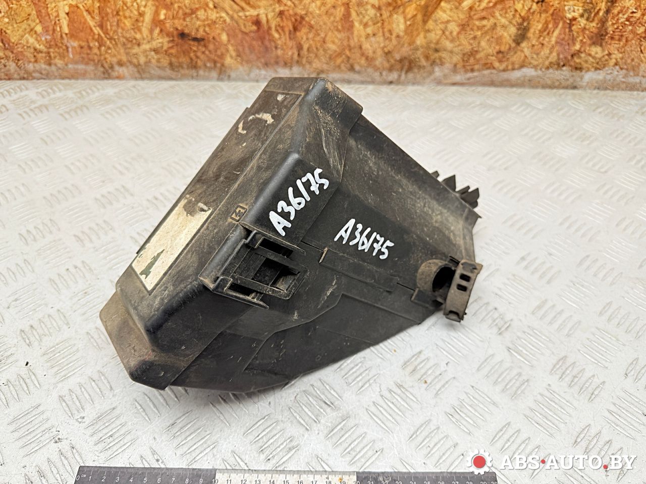 короб предохранителей Renault Scenic 1 поколение 1997, 2.0 л., F3R 796, бензин, МКПП, 7703297190, 7703297191 - фото №1