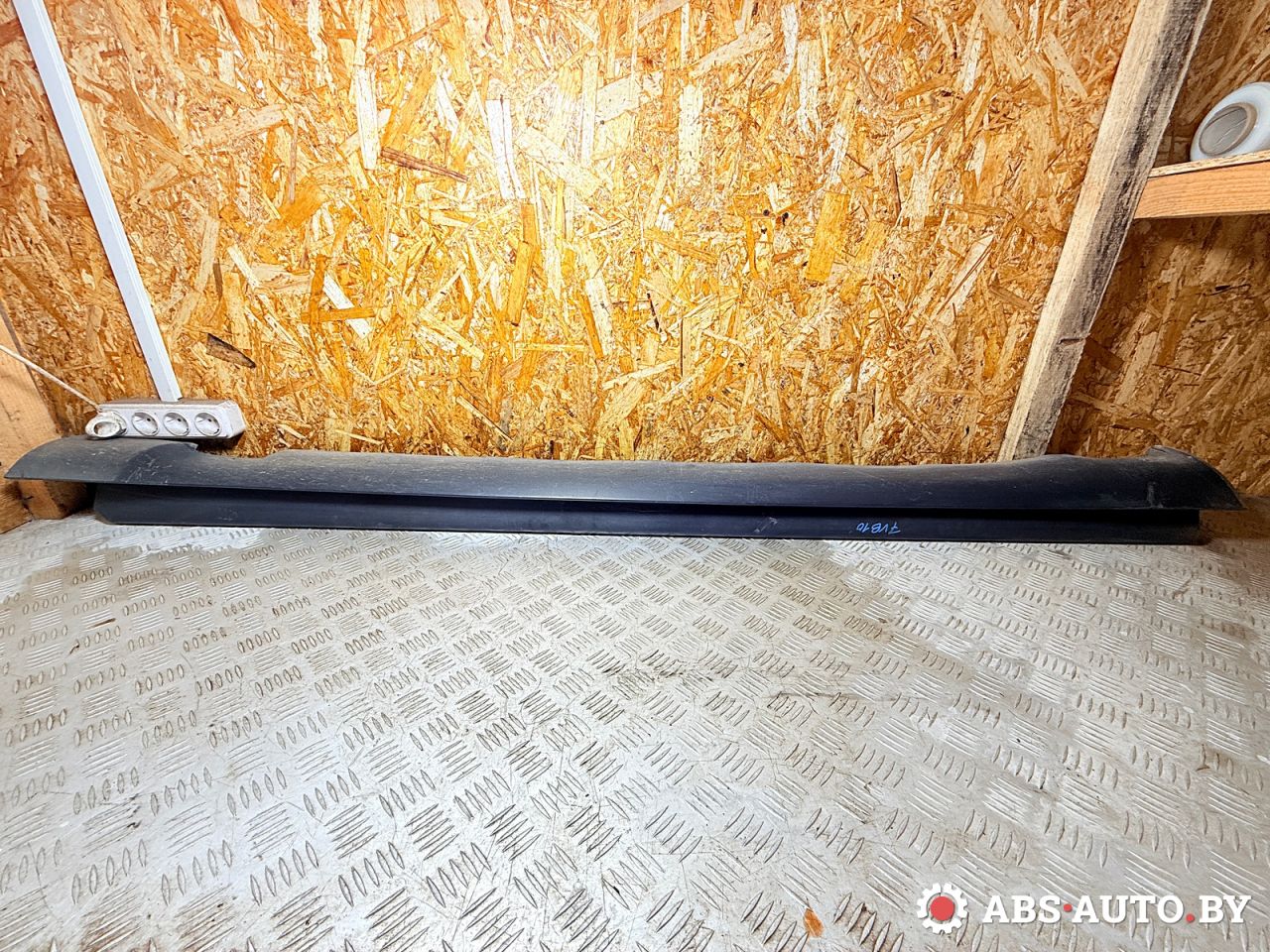 Накладка на порог наружная правая Jeep Cherokee 5 поколение 2016, 2.0 л., EBT, дизель, АКПП, внедорожник 5 дв., 1YW36TRMA - фото №1