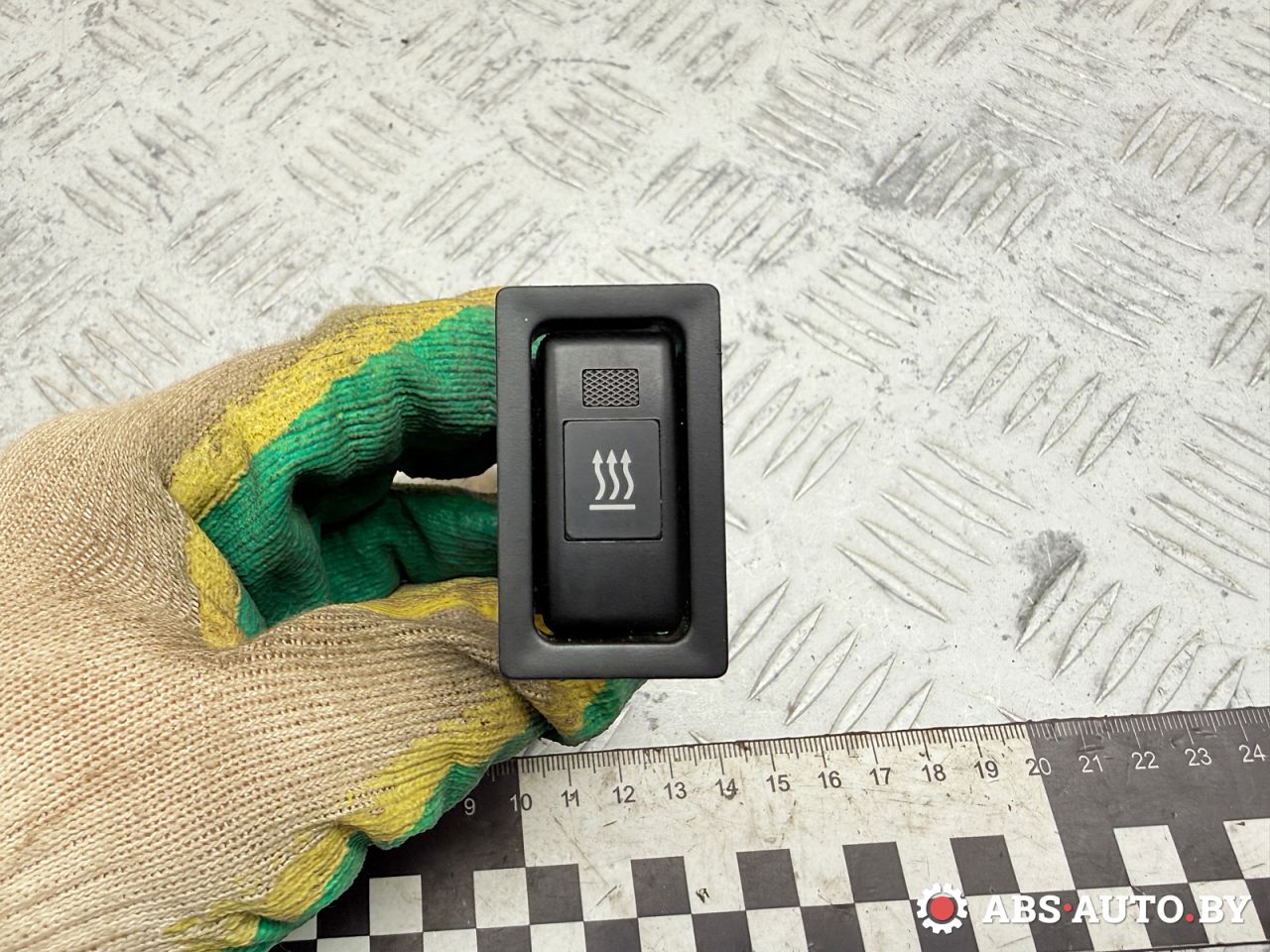 кнопка обогрева лобового стекла Toyota Avensis 2 поколение (T250) 2006, 2.0 л., 1CD-FTV, дизель, МКПП, универсал, 153261, R153261 - фото №1