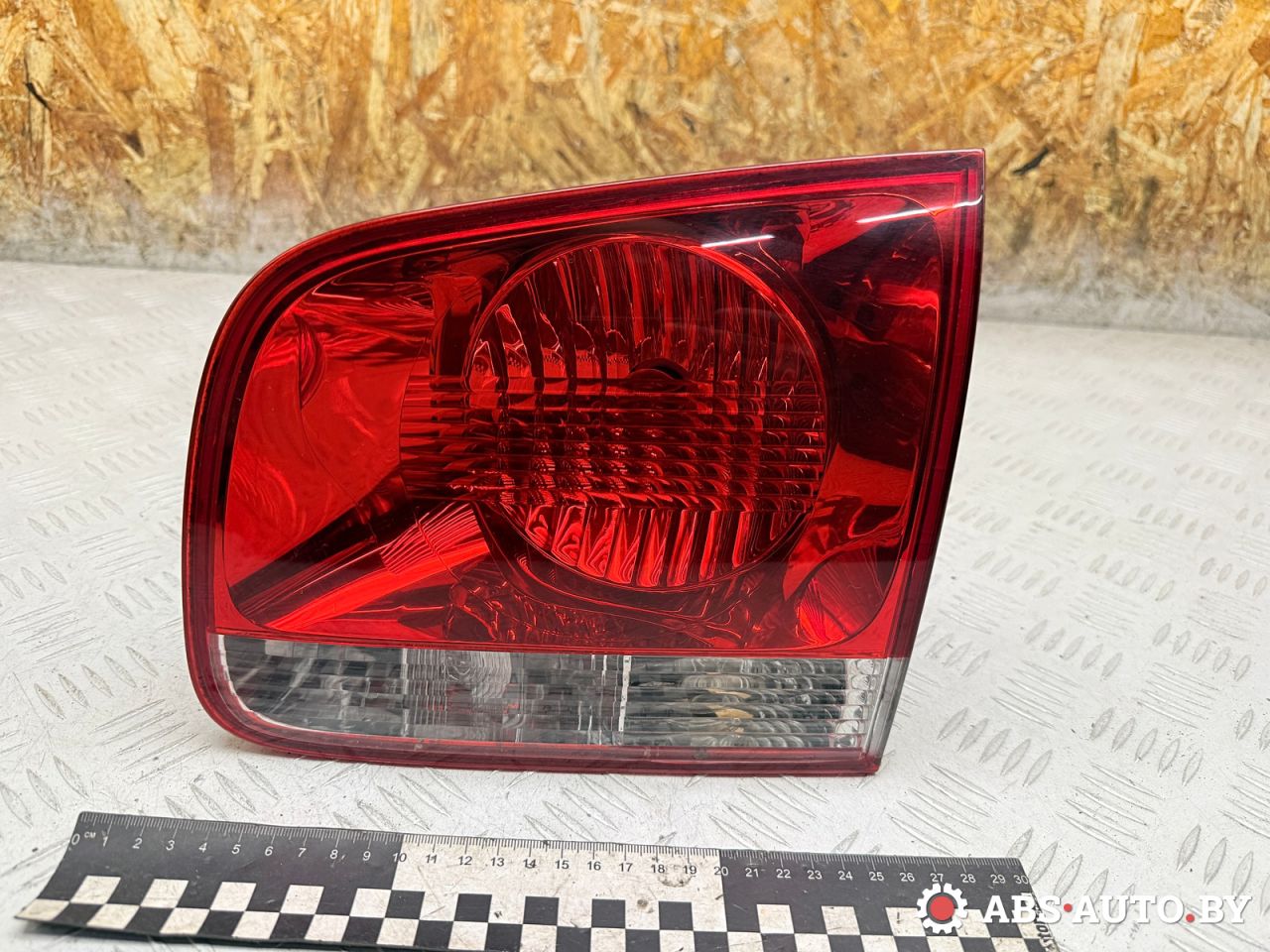 фонарь крышки багажника правый Volkswagen Touareg 1 поколение 2006, 3.0 л., BKS, дизель, АКПП, внедорожник 5 дв., полный привод, 28268003, 7L6945094H - фото №1